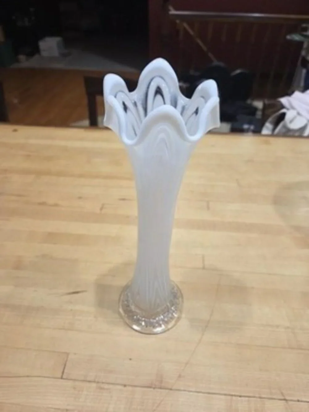 ANTIQUE 1907 FENTON WHITE OPALESCENT SWUNG TREE TRUNK VASE PLUNGER BOTTOM 11.5